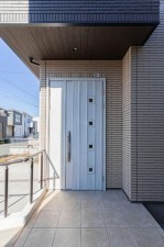 豊橋市牛川町、中古一戸建ての玄関画像です