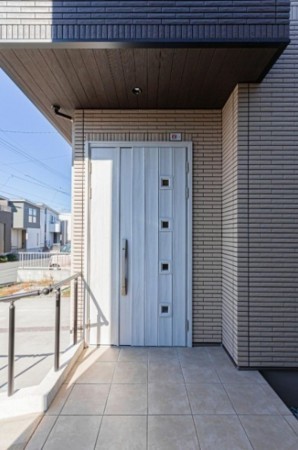 豊橋市牛川町、中古一戸建ての玄関画像です