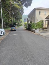 豊橋市多米東町、中古一戸建ての前面道路を含む現地写真画像です
