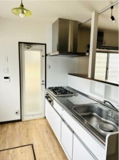 豊橋市三ノ輪町、中古一戸建てのキッチン画像です