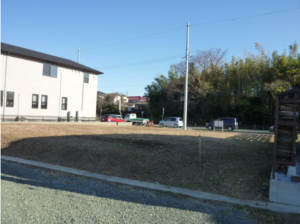 豊橋市牛川町、土地の前面道路を含む現地写真画像です