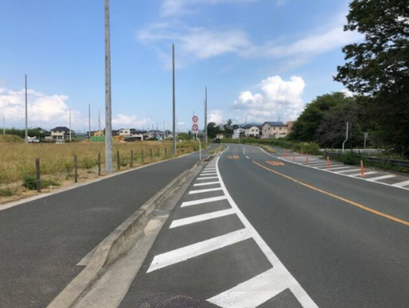 豊橋市牛川町、土地の前面道路を含む現地写真画像です