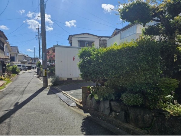 豊橋市東雲町、土地の前面道路を含む現地写真画像です