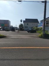 豊橋市西岩田、土地の前面道路を含む現地写真画像です