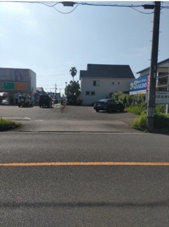 豊橋市西岩田、土地の前面道路を含む現地写真画像です