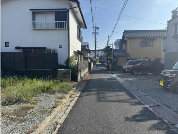 豊橋市老松町、土地の前面道路を含む現地写真画像です