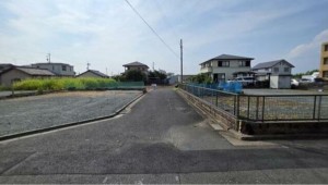 豊橋市北島町、土地の前面道路を含む現地写真画像です