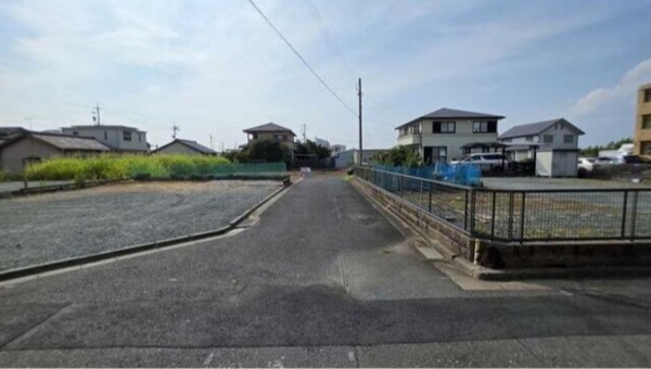 豊橋市北島町、土地の前面道路を含む現地写真画像です