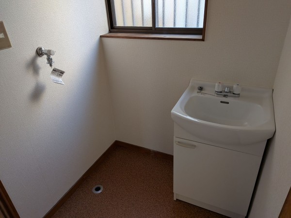 豊橋市岩屋町、中古一戸建ての洗面画像です