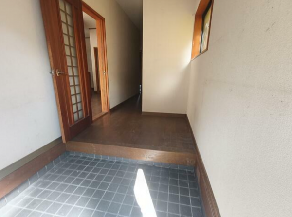 豊橋市飯村北、中古一戸建ての玄関画像です