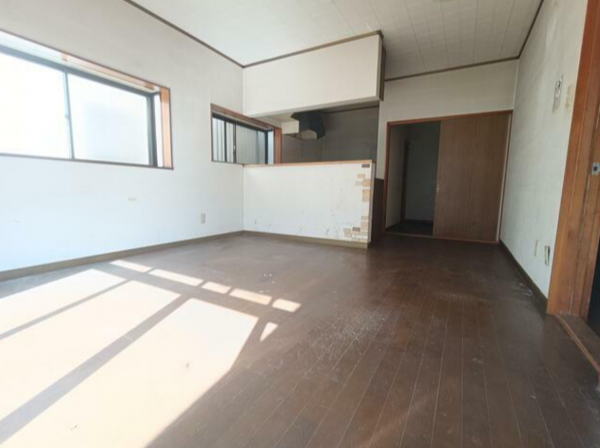 豊橋市飯村北、中古一戸建ての居間画像です