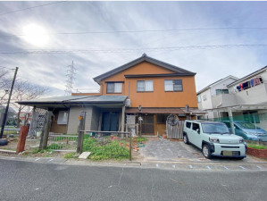 豊橋市多米中町、中古一戸建ての前面道路を含む現地写真画像です