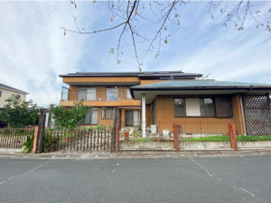 豊橋市多米中町、中古一戸建ての前面道路を含む現地写真画像です