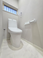 豊橋市大岩町、中古一戸建てのトイレ画像です