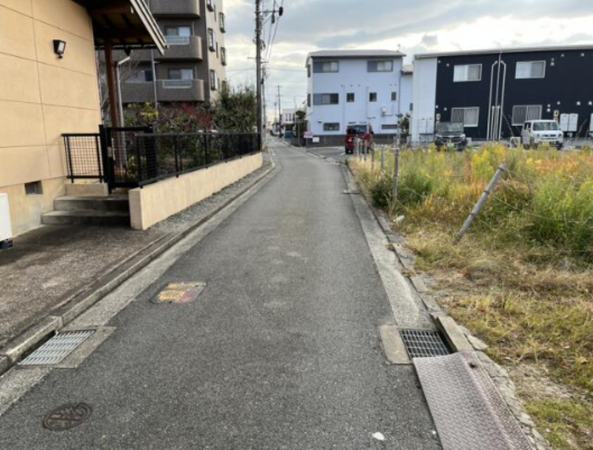 豊橋市吉川町、土地の前面道路を含む現地写真画像です