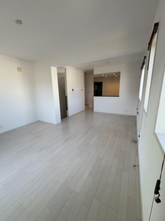 豊橋市旭町、中古一戸建ての居間画像です