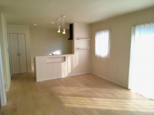 豊橋市神野新田町、中古一戸建ての居間画像です