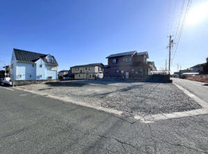 豊橋市佐藤、新築一戸建ての前面道路を含む現地写真画像です