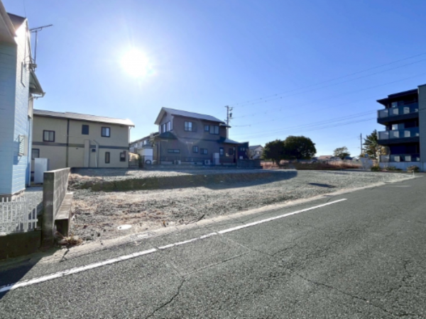 豊橋市佐藤、新築一戸建ての前面道路を含む現地写真画像です