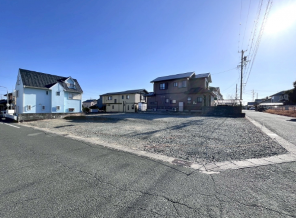 豊橋市佐藤、新築一戸建ての前面道路を含む現地写真画像です