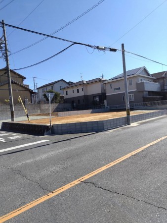 豊橋市若松町、土地の前面道路を含む現地写真画像です