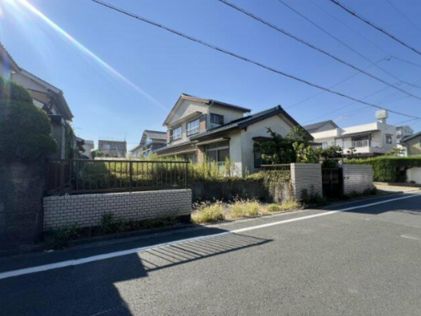 豊橋市弥生町、土地の前面道路を含む現地写真画像です