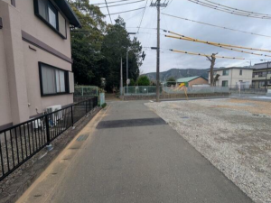 豊橋市二川町、土地の前面道路を含む現地写真画像です