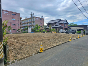 豊橋市花田町、土地の前面道路を含む現地写真画像です
