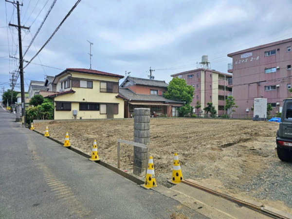 豊橋市花田町、土地の前面道路を含む現地写真画像です