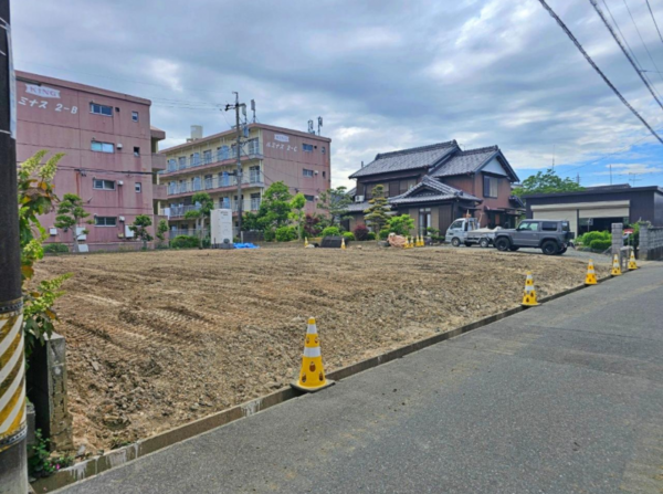 豊橋市花田町、土地の前面道路を含む現地写真画像です