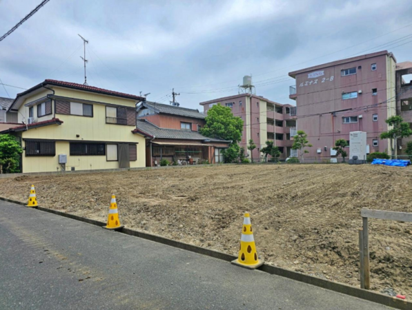豊橋市花田町、土地の前面道路を含む現地写真画像です