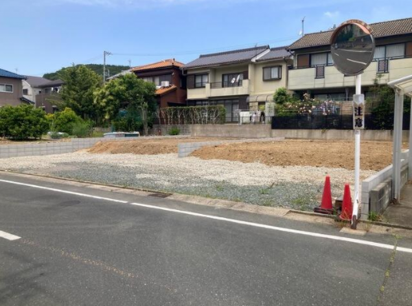 豊橋市多米中町、新築一戸建ての前面道路を含む現地写真画像です