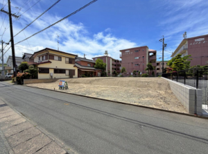 豊橋市花田町、土地の前面道路を含む現地写真画像です