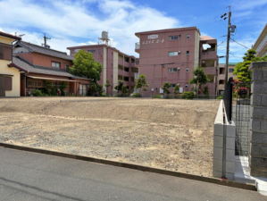 豊橋市花田町、土地の前面道路を含む現地写真画像です