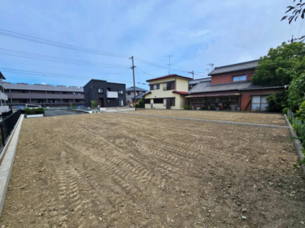 豊橋市花田町、土地の前面道路を含む現地写真画像です