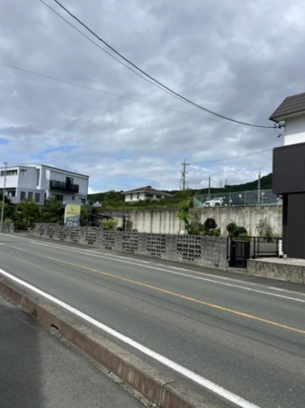 豊橋市大岩町、土地の前面道路を含む現地写真画像です