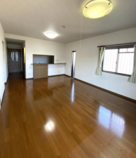 豊橋市羽根井町、マンションの居間画像です