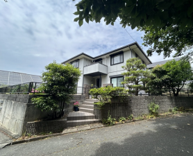 豊橋市牛川町、中古一戸建ての前面道路を含む現地写真画像です