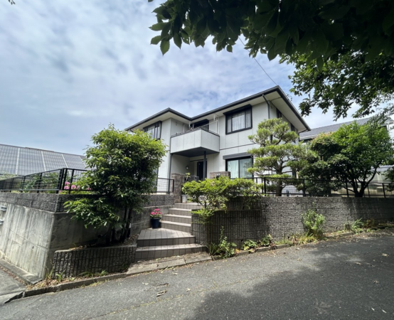 豊橋市牛川町、中古一戸建ての前面道路を含む現地写真画像です