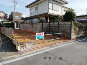 豊橋市弥生町、土地の前面道路を含む現地写真画像です
