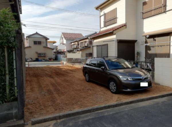 豊橋市弥生町、土地の前面道路を含む現地写真画像です