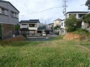 豊橋市東郷町、土地の前面道路を含む現地写真画像です