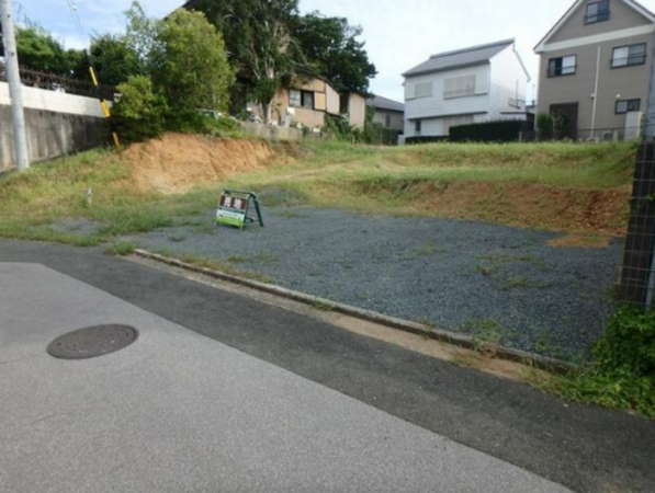 豊橋市東郷町、土地の前面道路を含む現地写真画像です