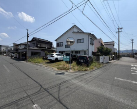 豊橋市春日町、土地の前面道路を含む現地写真画像です