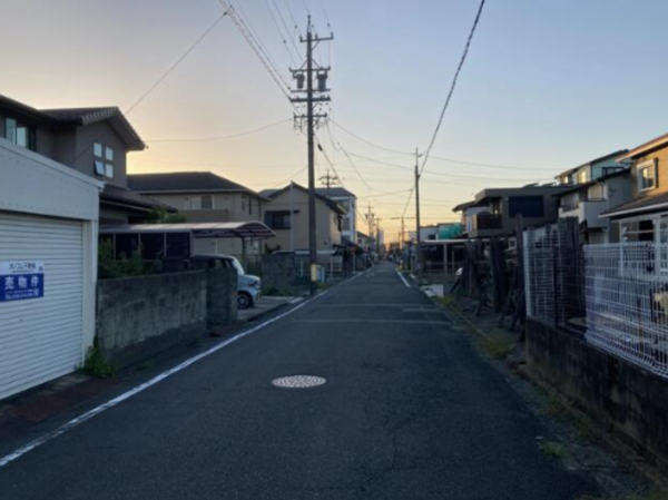 豊橋市東光町、土地の前面道路を含む現地写真画像です