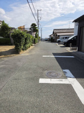 豊橋市浜道町、土地の前面道路を含む現地写真画像です