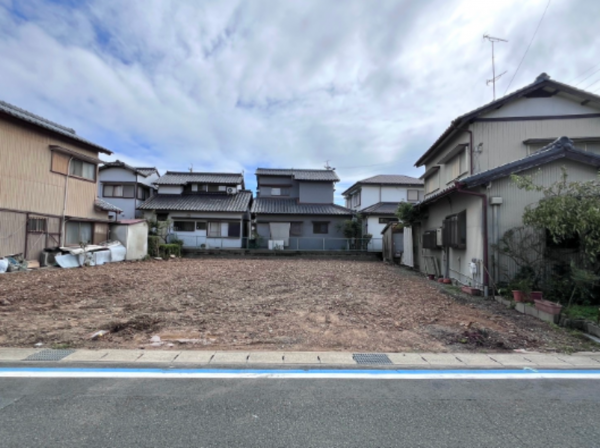 豊橋市高師本郷町、新築一戸建ての前面道路を含む現地写真画像です