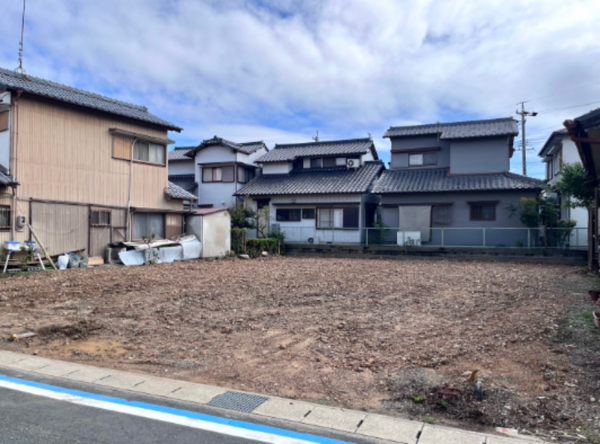 豊橋市高師本郷町、新築一戸建ての前面道路を含む現地写真画像です