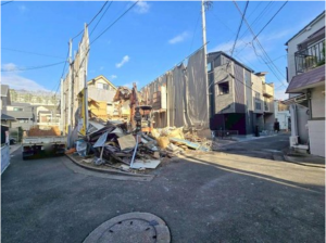 北区赤羽、土地の前面道路を含む現地写真画像です