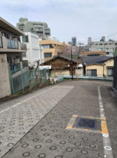 新宿区南元町、土地の前面道路を含む現地写真画像です